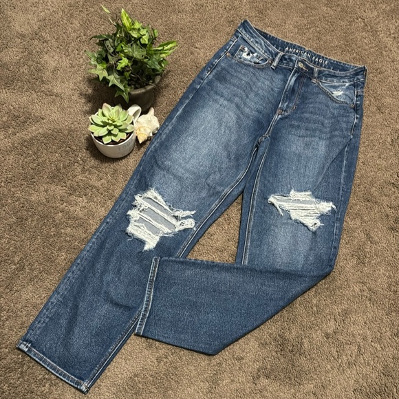 EUC American Eagle Mom Straight Jeans-Sz 4R-Med Wash-Distressed-58% Cotton - Picture 2 of 16